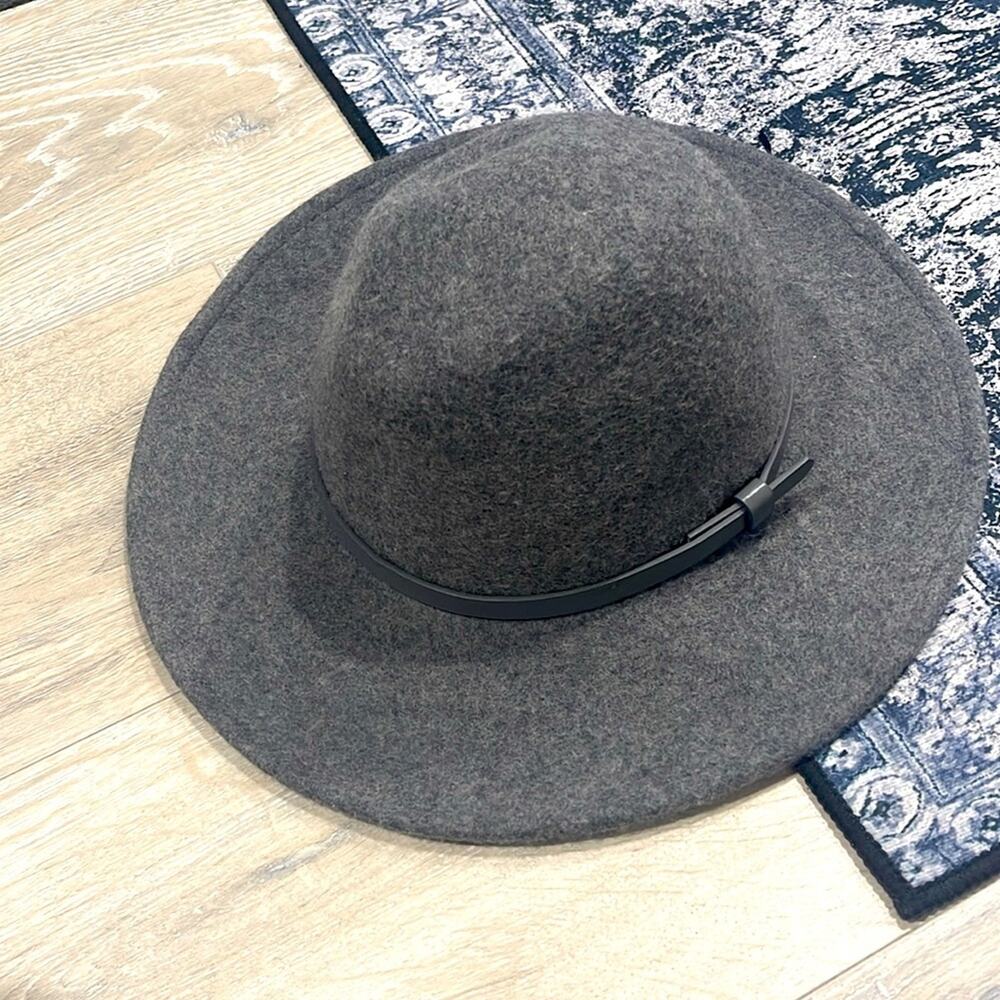 David and young woman gray fedora hat